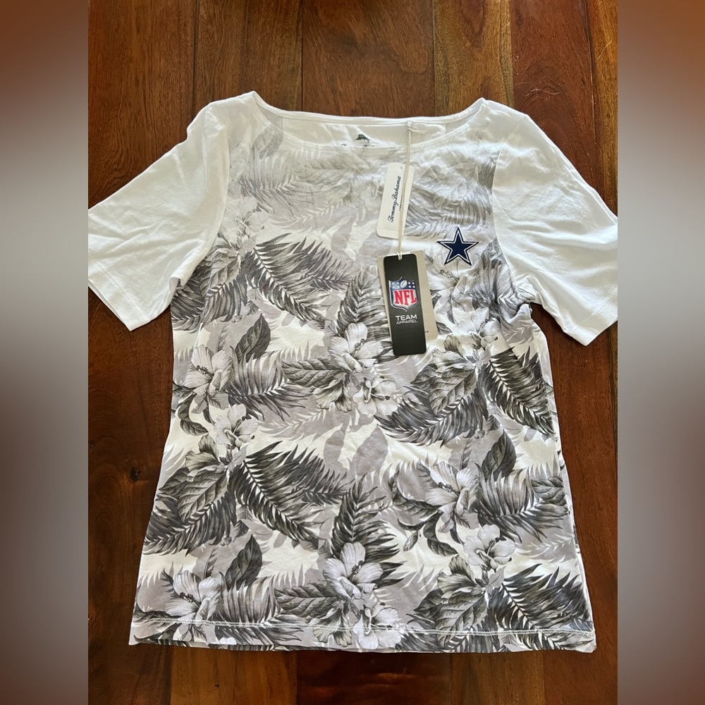 NWT Tommy Bahama NFL Dallas Cowboys Women’s Floral White Gray Victory TShirt ~SP